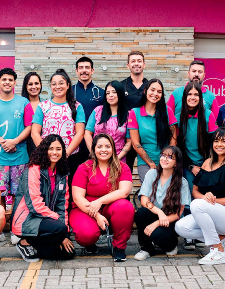 ai-que-fofo-fachada-e-equipe